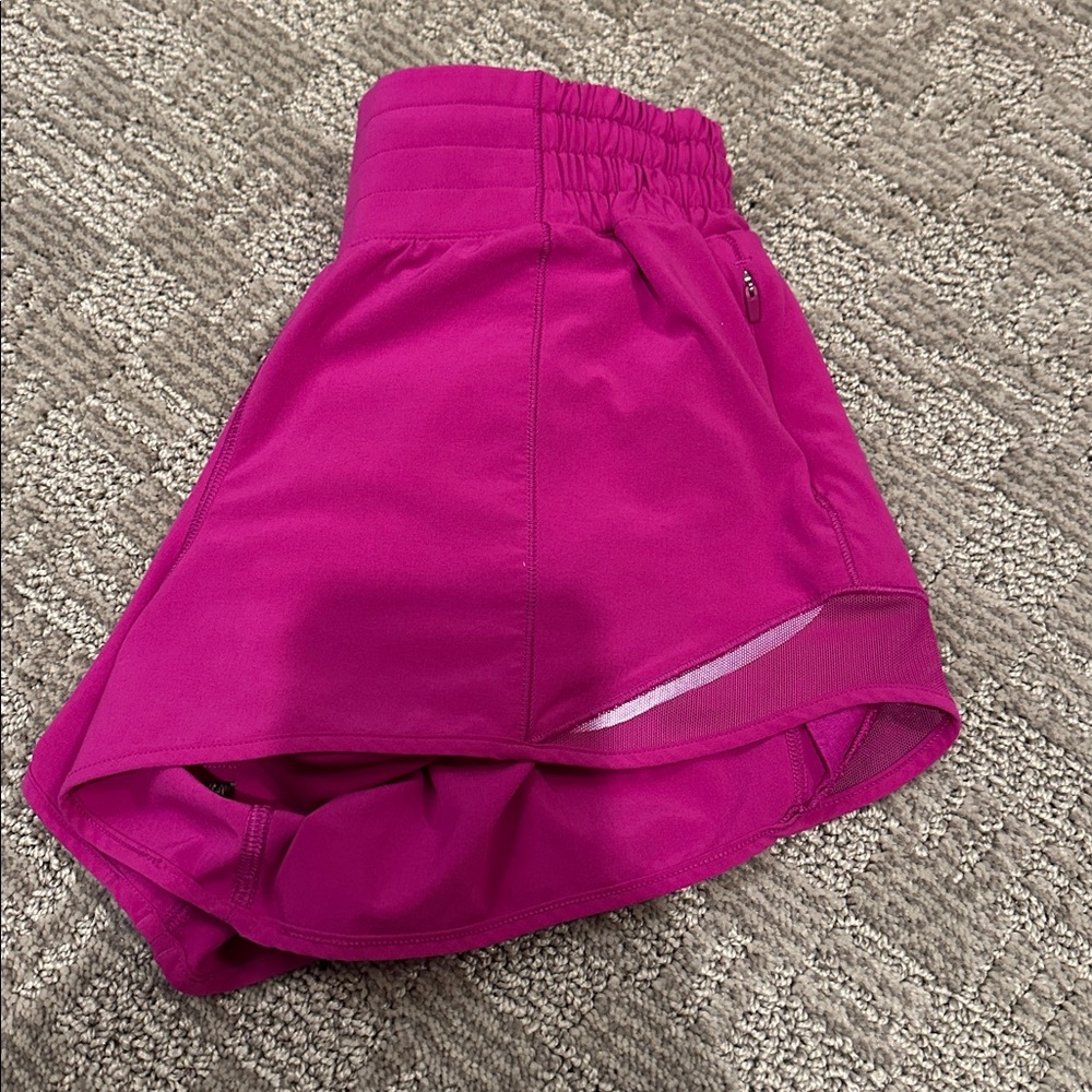 lululemon athletica Women's Pink Shorts, hotty hot size 2, 2.5 inch
